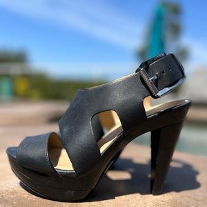 Platform leather black shoes with buckle